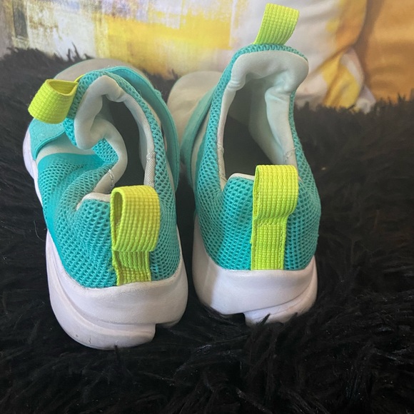 Nike - Picture 3 of 4